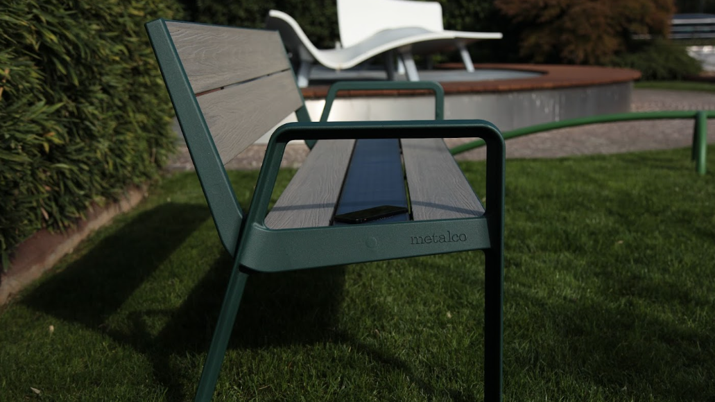 The Effect of Commercial Outdoor Seating on Modern Business Environments